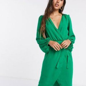 Liquorish bell sleeve wrap dress in green - 10